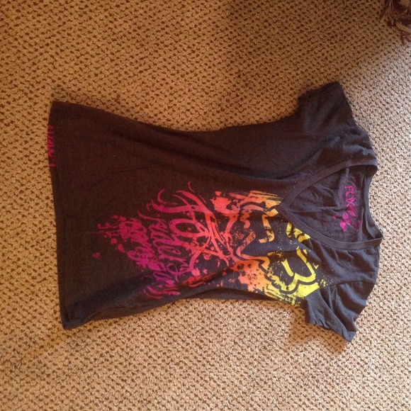 Fox vneck