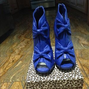 Electric blue booties with bow