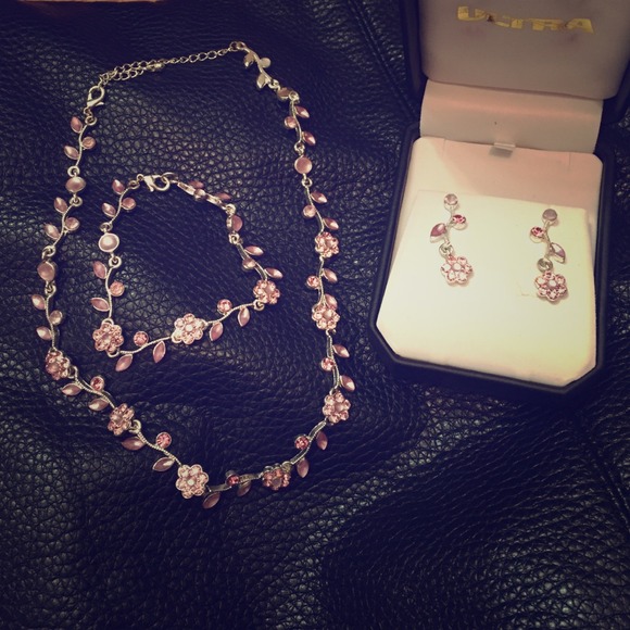 3-piece pink crystal and silver floral set - Picture 1 of 3