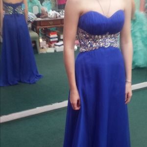 A blue prom dress
