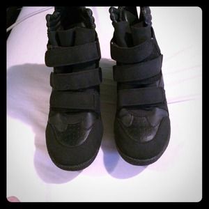 Wedge black sneaker