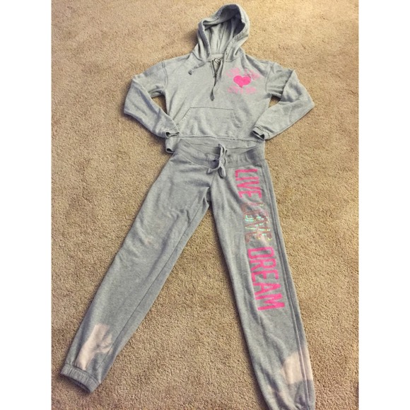 Aeropostale sweat pants and sweat shirt