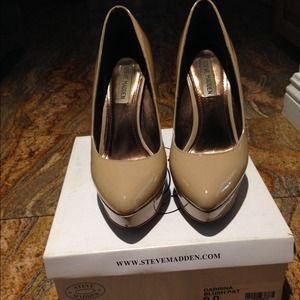Steve Madden patent nude pumps