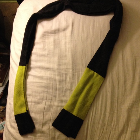 Scarf - Picture 1 of 2