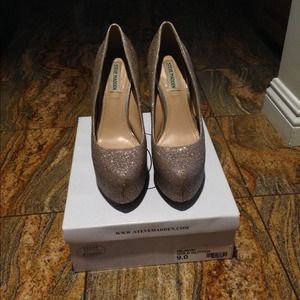 Steve Madden glittery pumps
