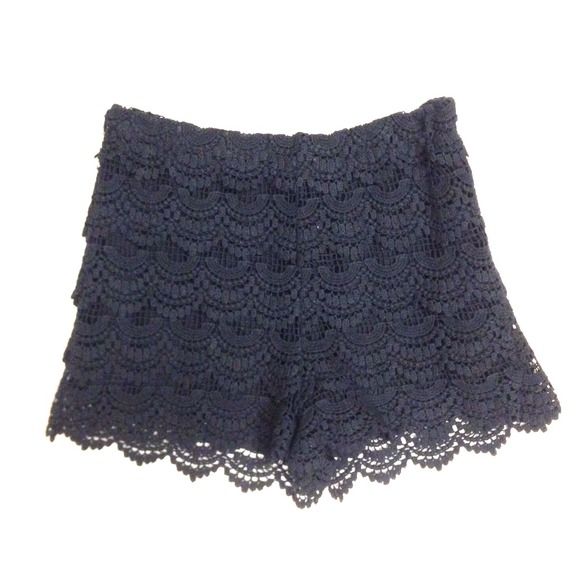 ZARA Scalloped Hem Crochet Black Shorts