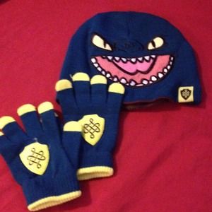 How to Train Your Dragon Toothless hat and gloves