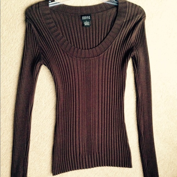 Brown ribbed sweater