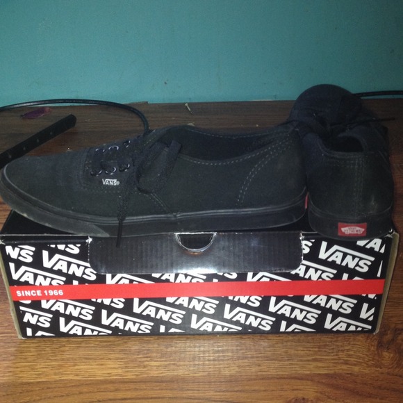 all black Vans
