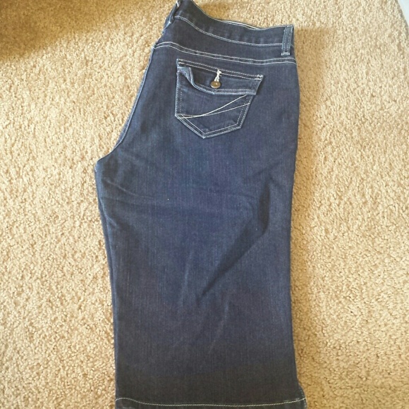 Dark blue Capri short