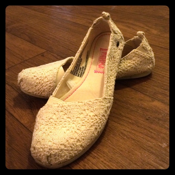 White/cream crocheted slip-ons. CuTe