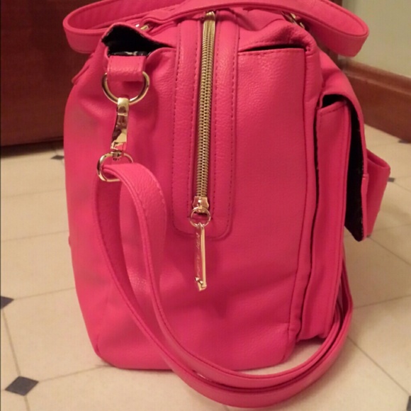 I am trying to FIND THIS BETSEY JOHNSON BAG - Picture 2 of 3