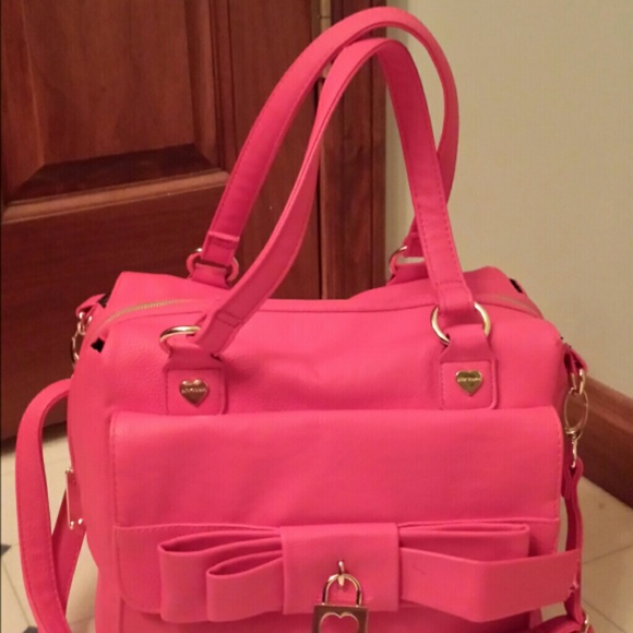 I am trying to FIND THIS BETSEY JOHNSON BAG - Picture 3 of 3