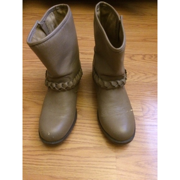 Tan short boots! - Picture 2 of 3