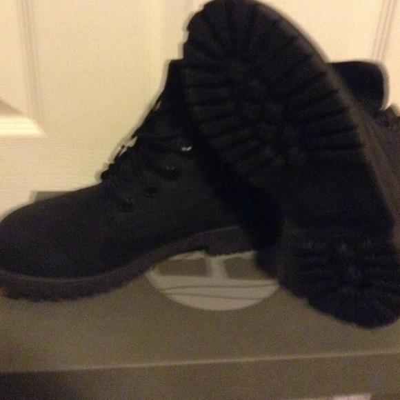 Black timberlands - Picture 2 of 3