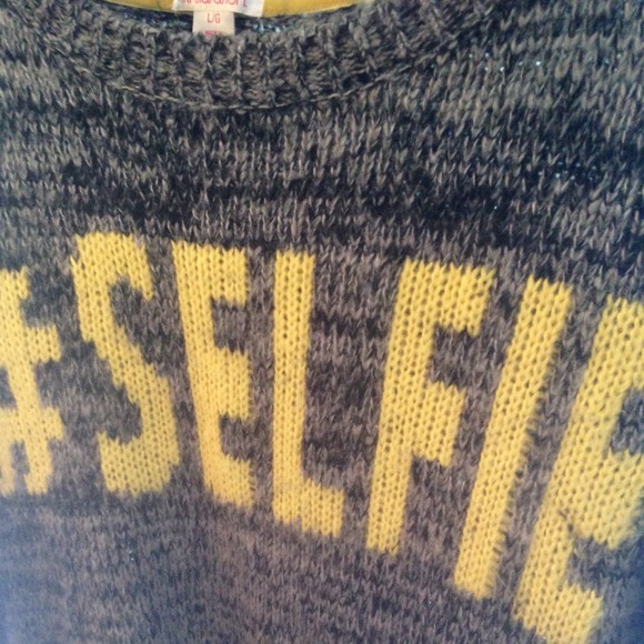 Gray knit sweater from xhilaration. - Picture 2 of 4