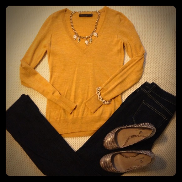 🚫SOLD🚫 THE LIMITED V Neck Sweater