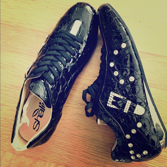 NWOT Real Leather casual shoes w shoe Swarovski