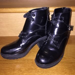 Report heeled boots