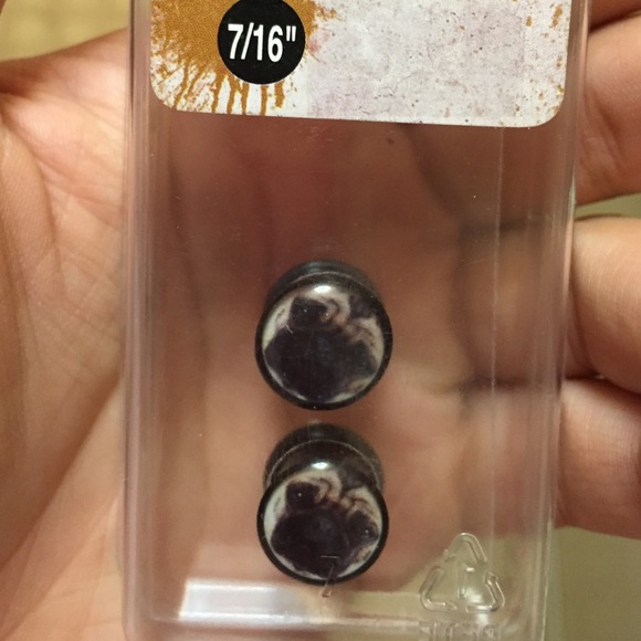 7/16" pug plugs