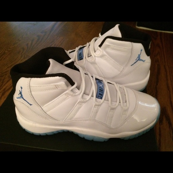 🚨SOLD🚨 11 Legend Blue gradeschool