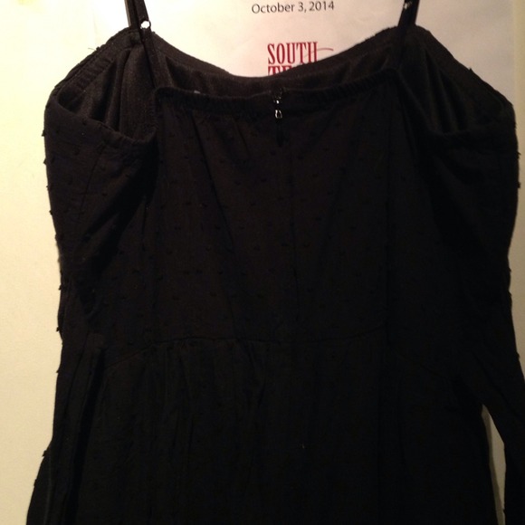 Black dress - Picture 4 of 4