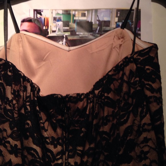 Lace black dress - Picture 3 of 4