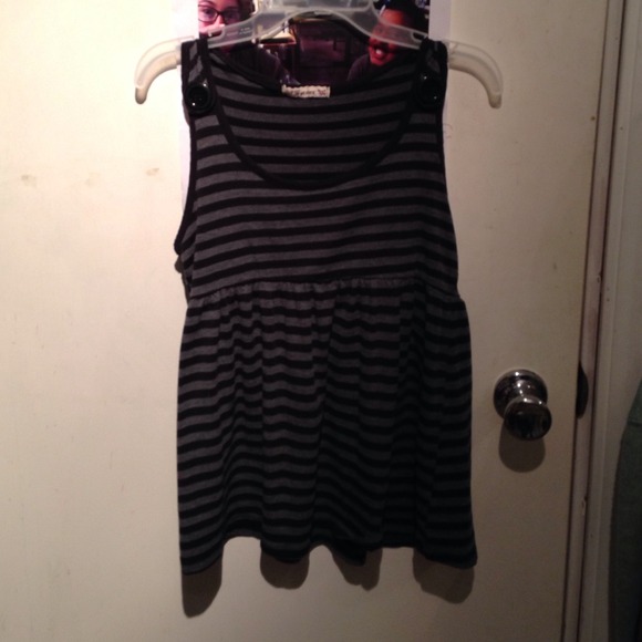 Gray and black top - Picture 3 of 4