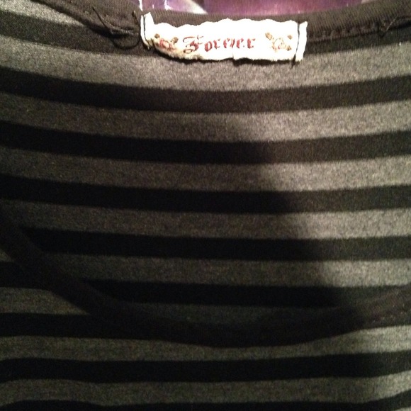 Gray and black top - Picture 4 of 4