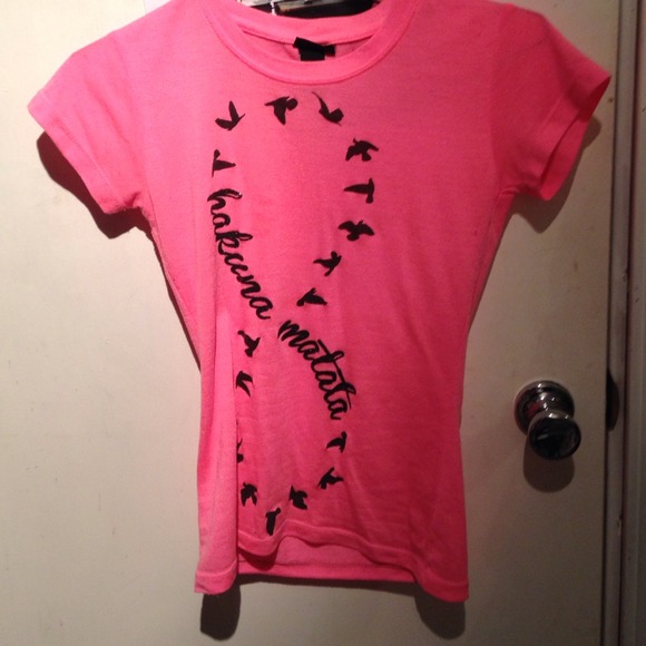 Cute hot pink shirt - Picture 2 of 4