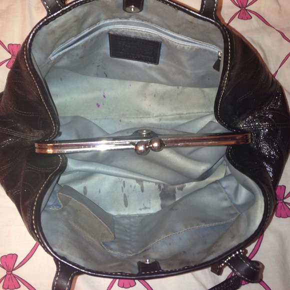 This is a coach purse that is fairly used. - Picture 3 of 4