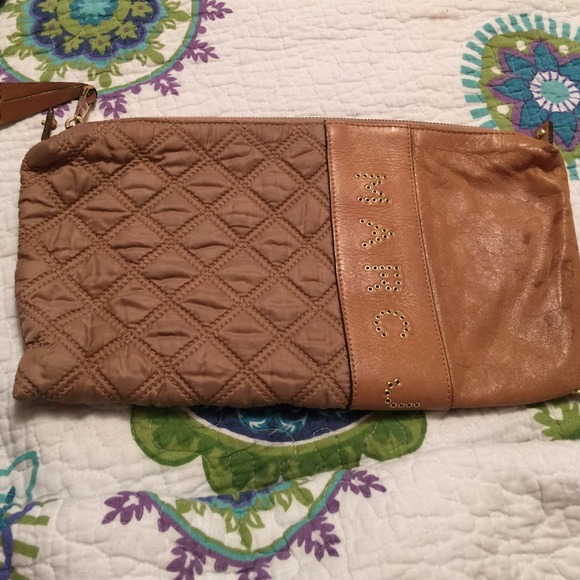 Clutch 📍SOLD📍 - Picture 1 of 2