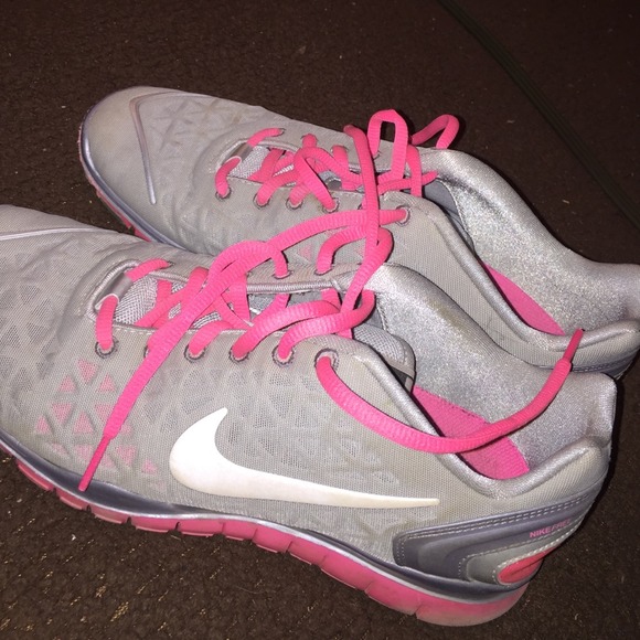 Gray and pink free runs