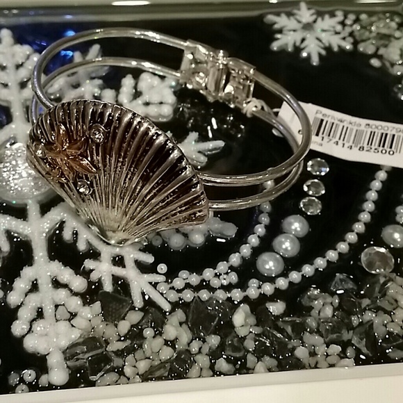 Periwinkle by Barlow Bracelet New with tag