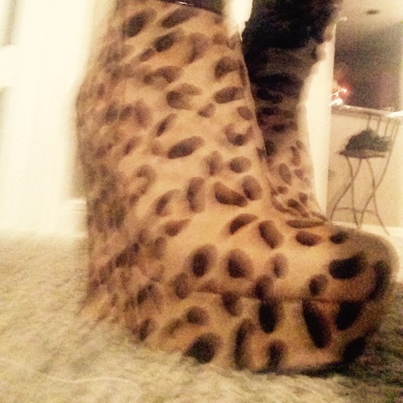 Bebe leopard platform booties - Picture 2 of 3