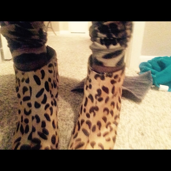 Bebe leopard platform booties - Picture 3 of 3