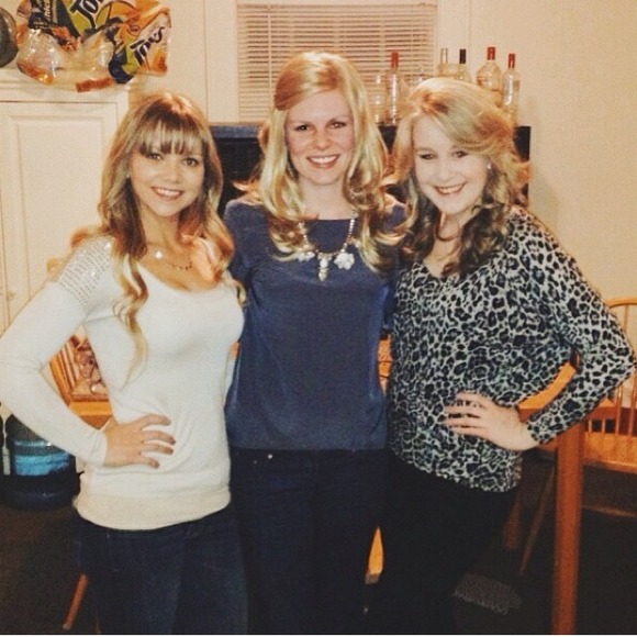 Express Sweater! - Picture 2 of 4