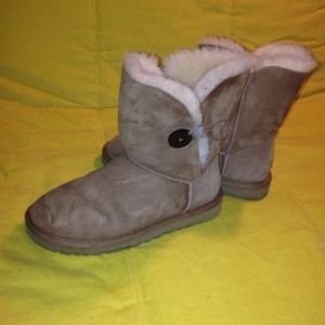 UGG Bailey button boot- chestnut