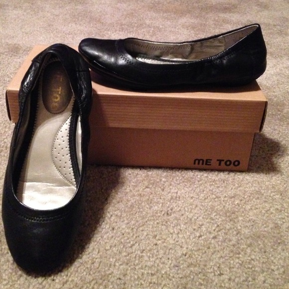 Me Too size 6 Black Ballet Flats