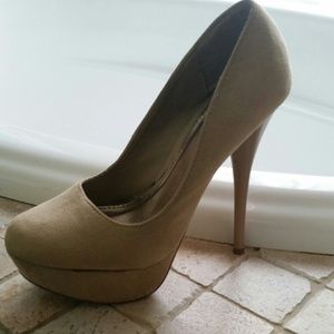 SOLD!!!!! Faux suede beige heels 7