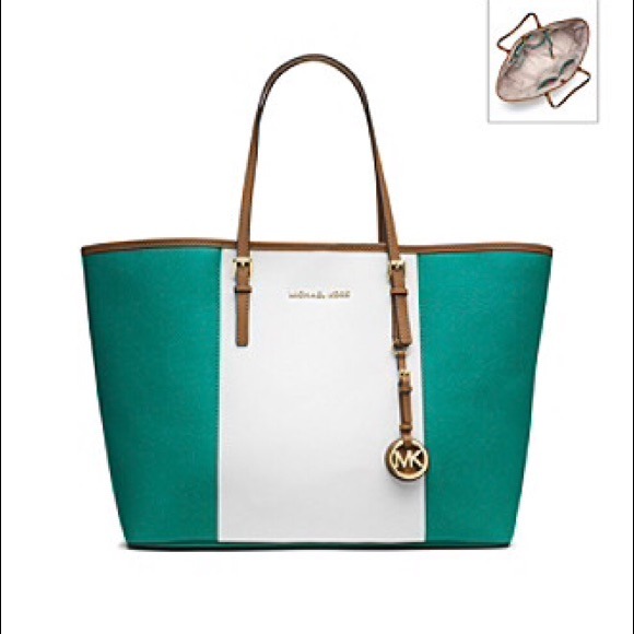 **RESERVED!!!***Michael Kors medium travel tote