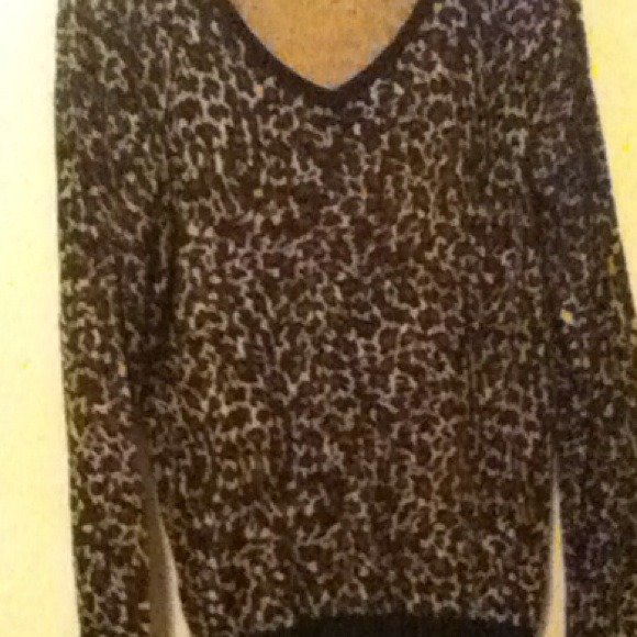 Long sleeve cheetah print shirt L