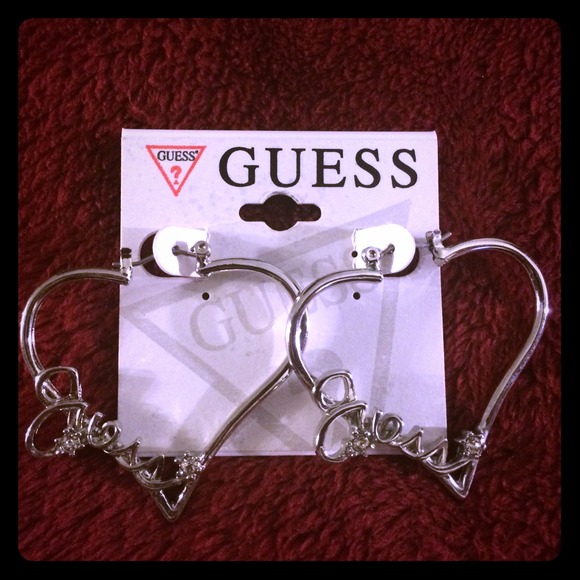 Guess earrings. NWOT 🎀
