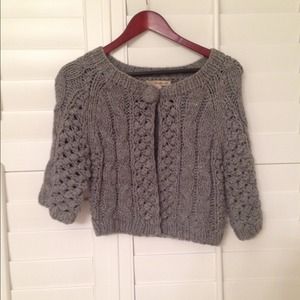 Cropped knitted grey sweater