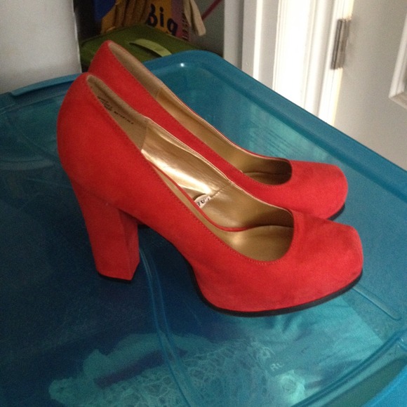 Coral pumps, thick heel