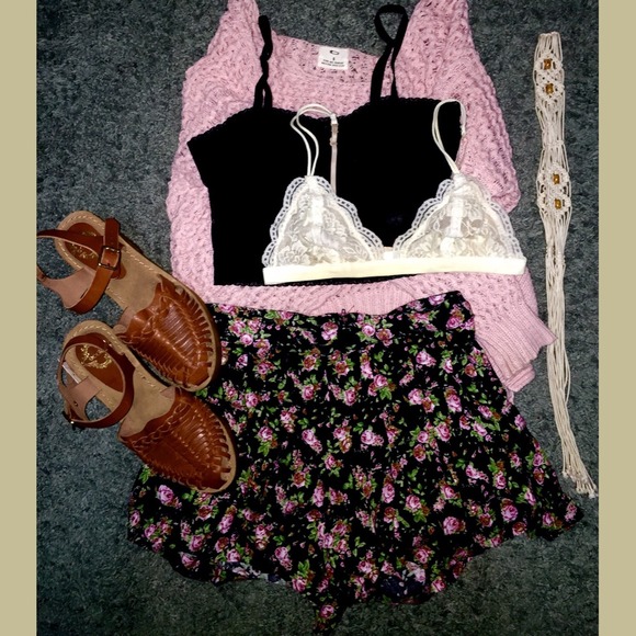 Brandy Melville-esque Rose Printed Flowy Shorts 🟣