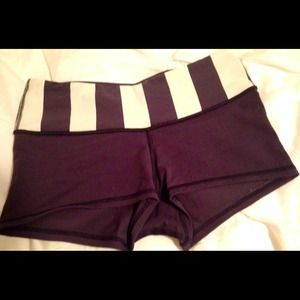 Lululemon boogie shorts in inkwell (navy blue)