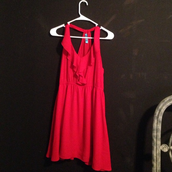 Red dress. Picnic. Marilyn Monroe