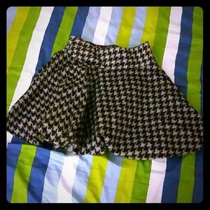 Houndstooth brown skirt