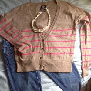 (💛) Beige Grey American Eagle Cardigan!